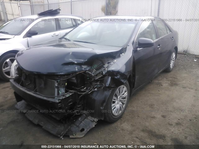 4T4BF1FK7CR188553 - 2012 TOYOTA CAMRY SE/LE/XLE GRAY photo 2