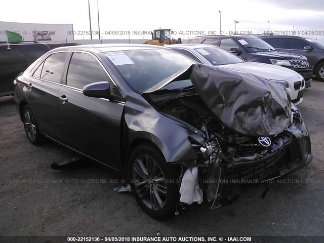 4T1BF1FK0FU966514 - 2015 TOYOTA CAMRY LE/XLE/SE/XSE GRAY photo 1