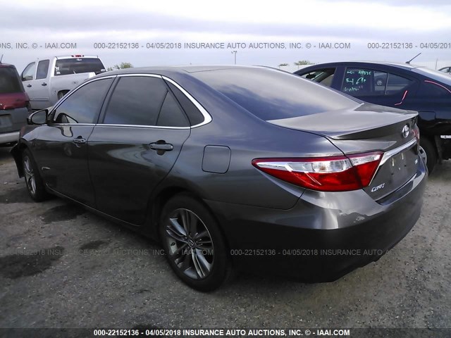 4T1BF1FK0FU966514 - 2015 TOYOTA CAMRY LE/XLE/SE/XSE GRAY photo 3