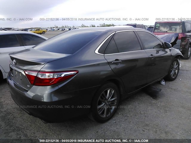 4T1BF1FK0FU966514 - 2015 TOYOTA CAMRY LE/XLE/SE/XSE GRAY photo 4