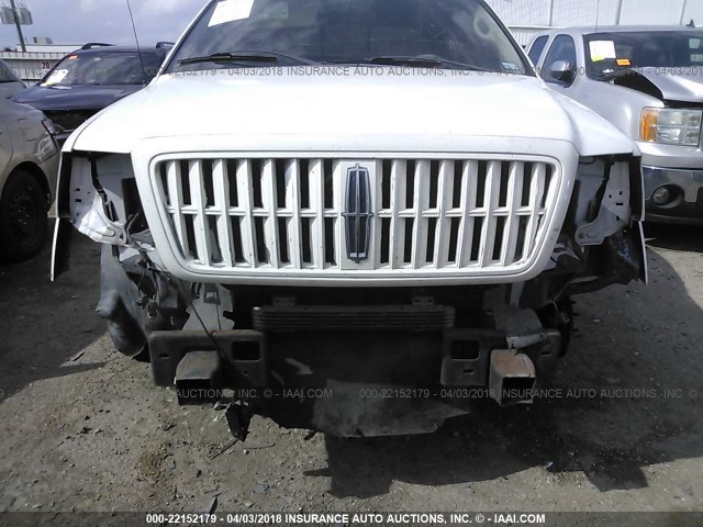 5LTPW18516FJ15566 - 2006 LINCOLN MARK LT WHITE photo 6