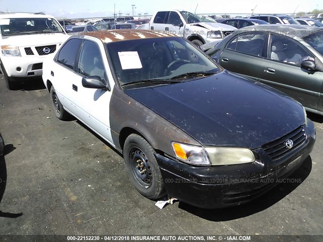 JT2BG22K7W0106395 - 1998 TOYOTA CAMRY CE/LE/XLE WHITE photo 1