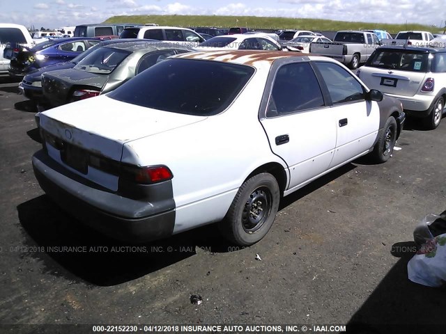 JT2BG22K7W0106395 - 1998 TOYOTA CAMRY CE/LE/XLE WHITE photo 4