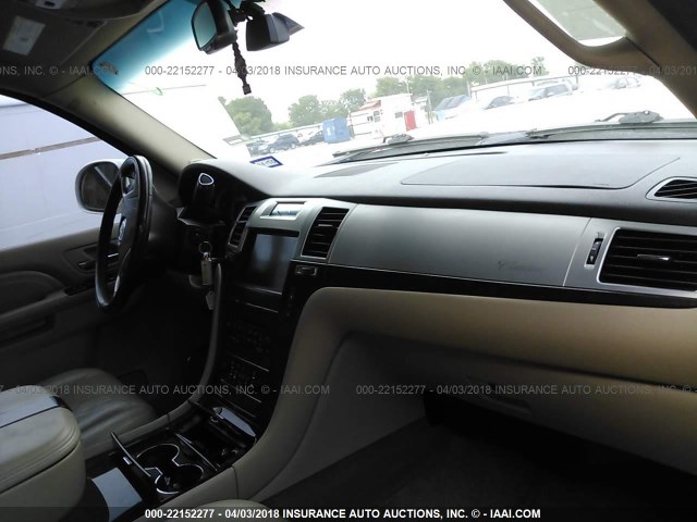 1GYS3BEF2BR118102 - 2011 CADILLAC ESCALADE LUXURY 白色 照片 5
