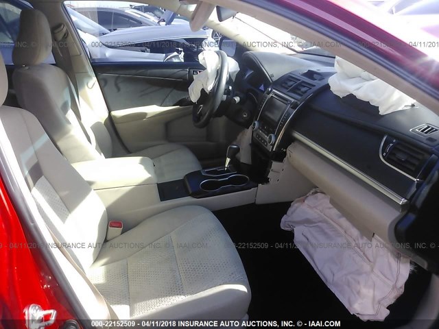 4T4BF1FK8DR284497 - 2013 TOYOTA CAMRY L/SE/LE/XLE 红色 照片 5