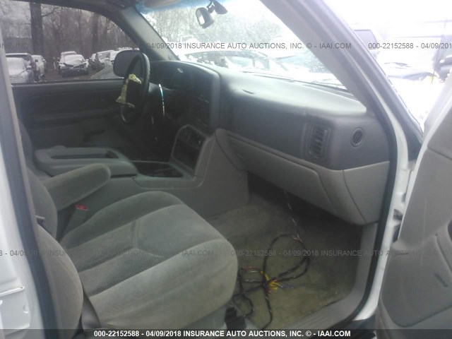 1GNEC13Z23J210831 - 2003 CHEVROLET TAHOE C1500 WHITE photo 5