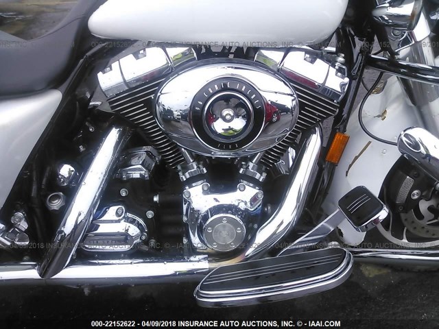 1HD1KB4168Y692337 - 2008 HARLEY-DAVIDSON FLHX WHITE photo 8