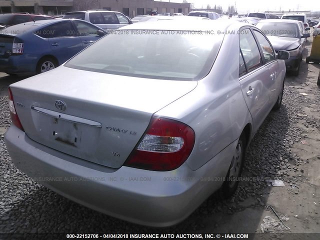 4T1BF30KX2U532793 - 2002 TOYOTA CAMRY LE/XLE/SE SILVER photo 4