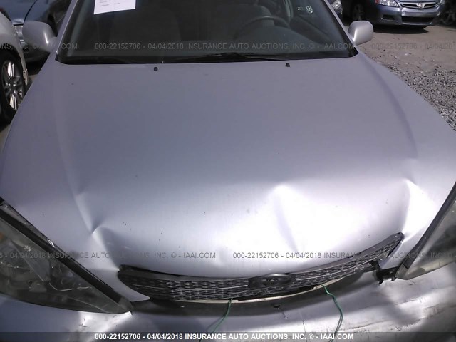 4T1BF30KX2U532793 - 2002 TOYOTA CAMRY LE/XLE/SE SILVER photo 6