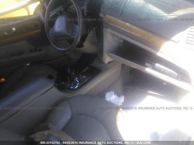 1LNHM97V12Y690502 - 2002 LINCOLN CONTINENTAL  白色 照片 5