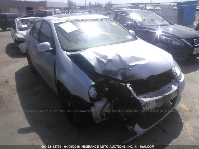 3VWRA7AJ7AM092921 - 2010 VOLKSWAGEN JETTA WOLFSBURG 银色 照片 1