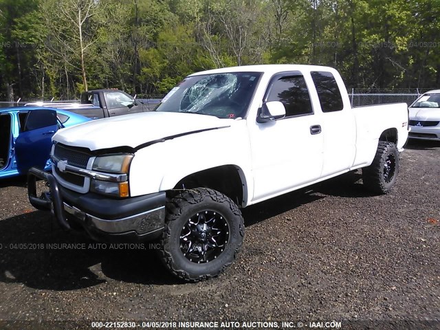 1GCEK19B45E321656 - 2005 CHEVROLET SILVERADO K1500 WHITE photo 2