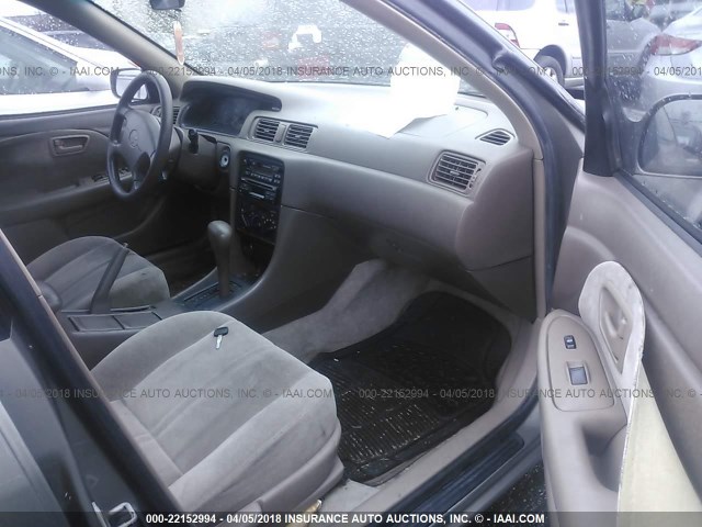 JT2BG22K8W0154195 - 1998 TOYOTA CAMRY CE/LE/XLE 绿色 照片 5