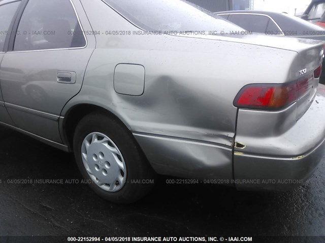 JT2BG22K8W0154195 - 1998 TOYOTA CAMRY CE/LE/XLE 绿色 照片 6