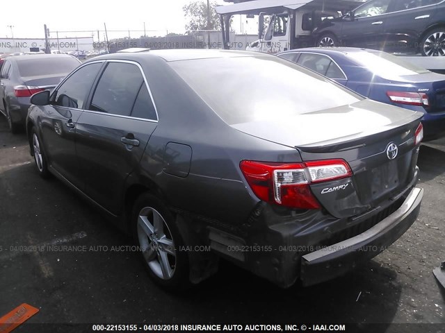 4T1BF1FK6CU110906 - 2012 TOYOTA CAMRY SE/LE/XLE GRAY photo 3