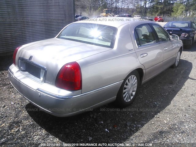 1LNHM82W33Y611374 - 2003 LINCOLN TOWN CAR SIGNATURE BEIGE photo 4