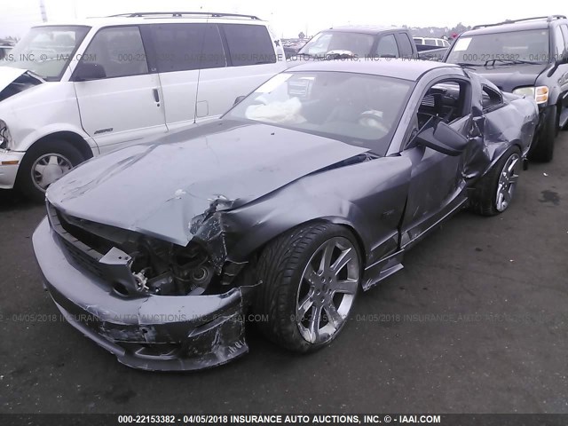 1ZVFT82H065125754 - 2006 FORD MUSTANG GT GRAY photo 2