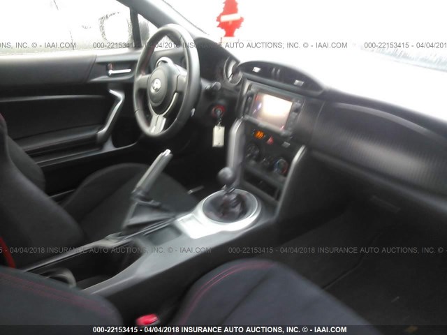 JF1ZNAA18D1712557 - 2013 TOYOTA SCION FR-S SILVER photo 5