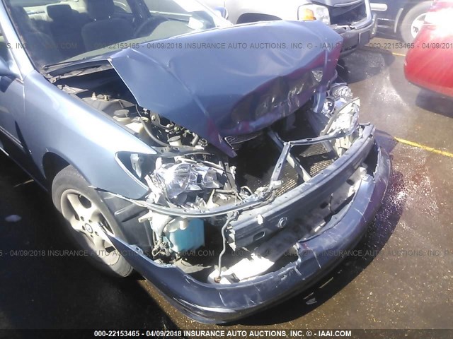 JTDBE32K130141688 - 2003 TOYOTA CAMRY LE/XLE Blau Foto 6