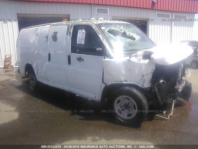 1GBGG25V871178399 - 2007 CHEVROLET EXPRESS G2500  WHITE photo 1