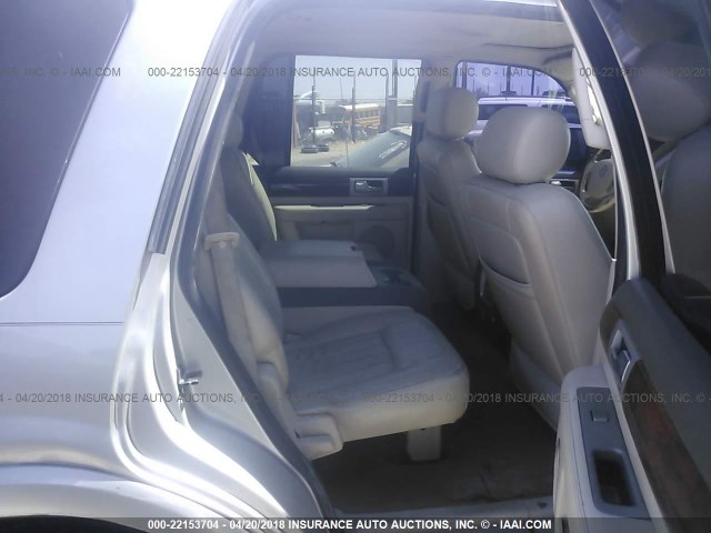 5LMFU27R34LJ05756 - 2004 LINCOLN NAVIGATOR 银色 照片 8