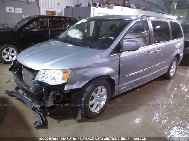 2C4RC1BG1DR654452 - 2013 CHRYSLER TOWN & COUNTRY TOURING SILVER photo 2
