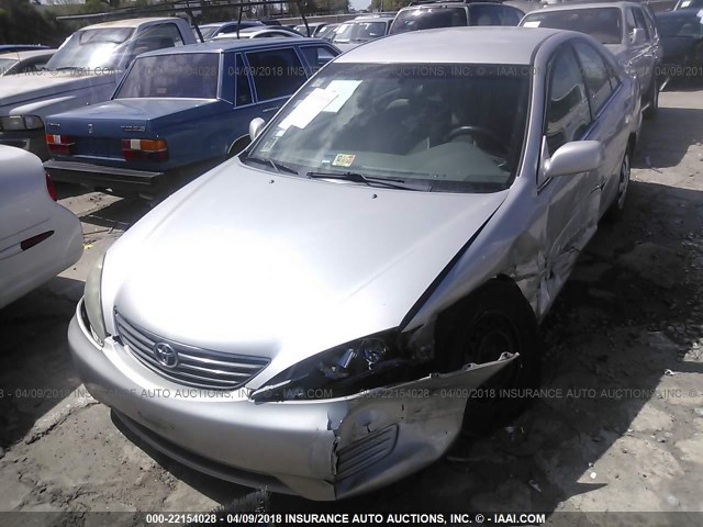 4T1BE32KX5U394757 - 2005 TOYOTA CAMRY LE/XLE/SE SILVER photo 2