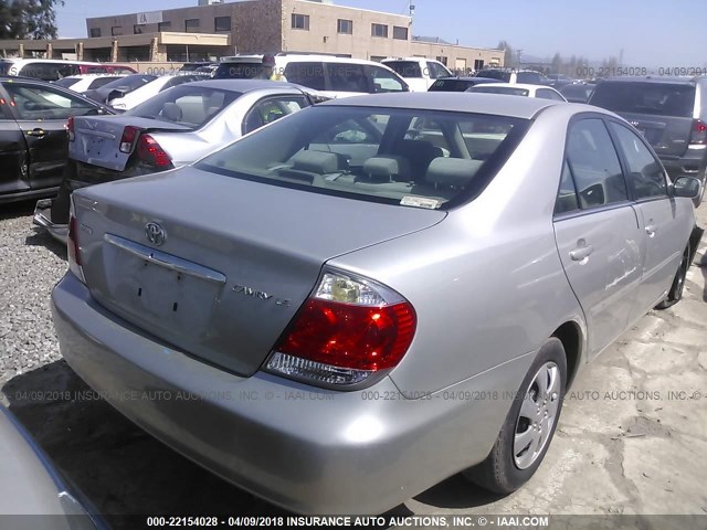 4T1BE32KX5U394757 - 2005 TOYOTA CAMRY LE/XLE/SE SILVER photo 4