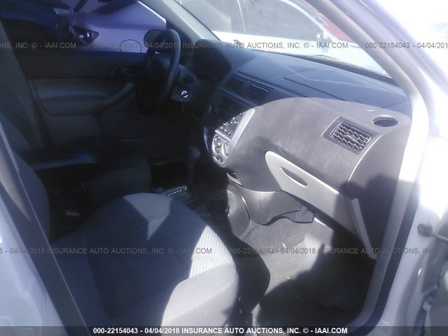 1FAHP37N87W107585 - 2007 FORD FOCUS ZX5/S/SE/SES 白色 照片 5