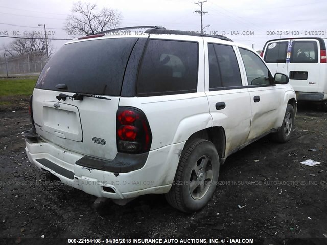 1GNDT13S562120974 - 2006 CHEVROLET TRAILBLAZER LS/LT WHITE photo 4