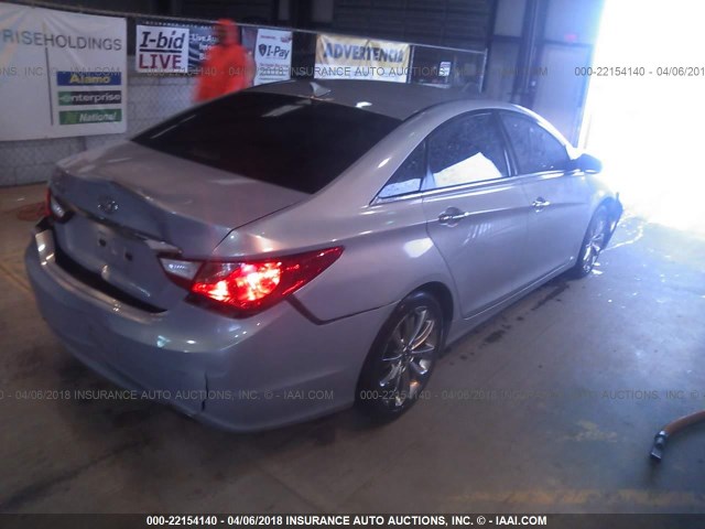 5NPEC4AC4BH250070 - 2011 HYUNDAI SONATA SE/LIMITED SILVER photo 4