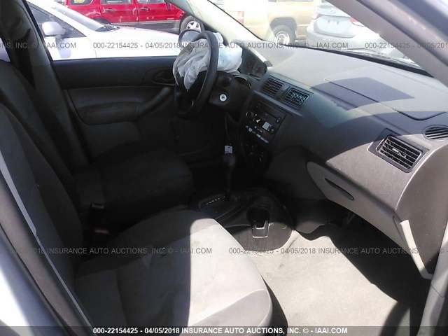 1FAFP34N27W167048 - 2007 FORD FOCUS ZX4/S/SE/SES 银色 照片 5