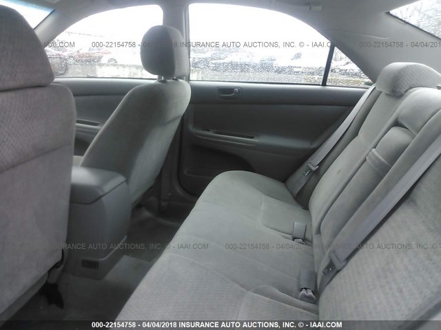 4T1BE32KX2U570928 - 2002 TOYOTA CAMRY LE/XLE/SE ნაცრისფერი ფოტო 8