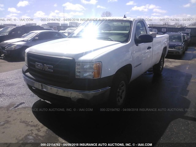 1GTEC14X87Z605187 - 2007 GMC NEW SIERRA C1500 WHITE photo 2