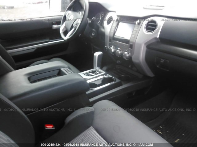 5TFUM5F10FX062100 - 2015 TOYOTA TUNDRA DOUBLE CAB SR/SR5 WHITE photo 5