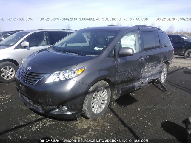 5TDYK3DC7DS364566 - 2013 TOYOTA SIENNA XLE/LIMITED GRAY photo 2