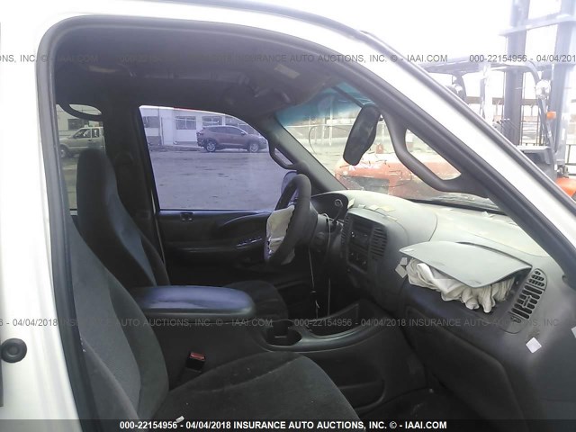 1FMPU16L01LA35062 - 2001 FORD EXPEDITION XLT 白色 照片 5