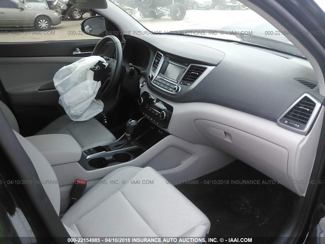 KM8J33A29HU367430 - 2017 HYUNDAI TUCSON LIMITED/SPORT AND ECO/SE GRAY photo 5