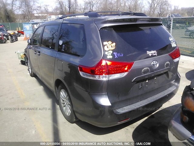 5TDYK3DC4BS104333 - 2011 TOYOTA SIENNA XLE/LIMITED GRAY photo 3