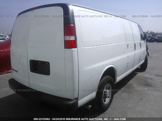 1GCWGGCF1F1165640 - 2015 CHEVROLET EXPRESS G2500  WHITE photo 4