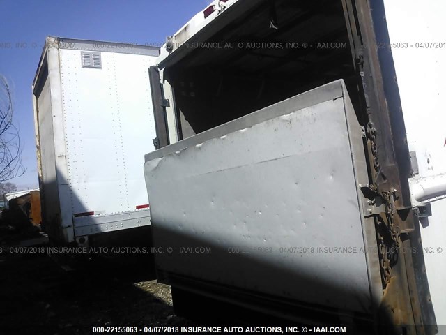 4UZAAPBW81CJ22743 - 2001 FREIGHTLINER CHASSIS M LINE WALK-IN VAN WHITE photo 8