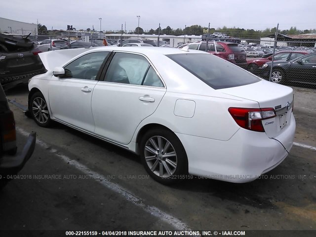 4T1BK1FK8DU531345 - 2013 TOYOTA CAMRY SE/XLE WHITE photo 3