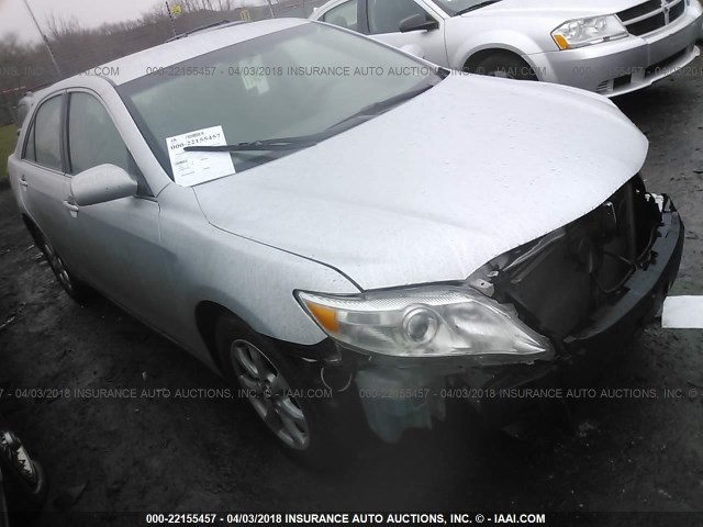 4T1BF3EK0BU758723 - 2011 TOYOTA CAMRY SE/LE/XLE SILVER photo 1