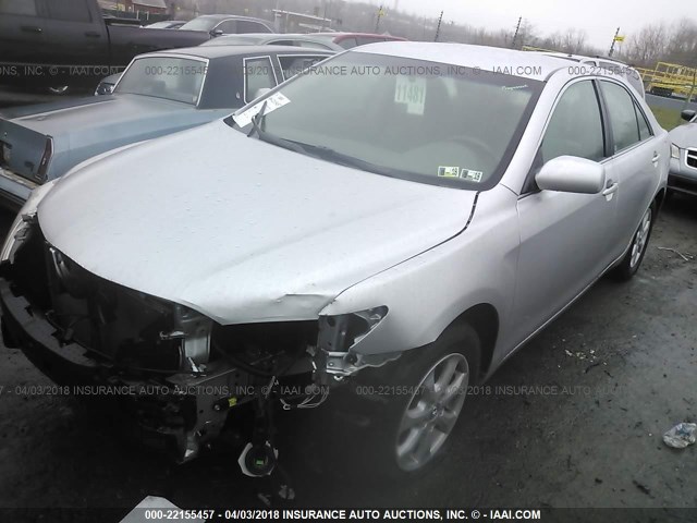 4T1BF3EK0BU758723 - 2011 TOYOTA CAMRY SE/LE/XLE SILVER photo 2