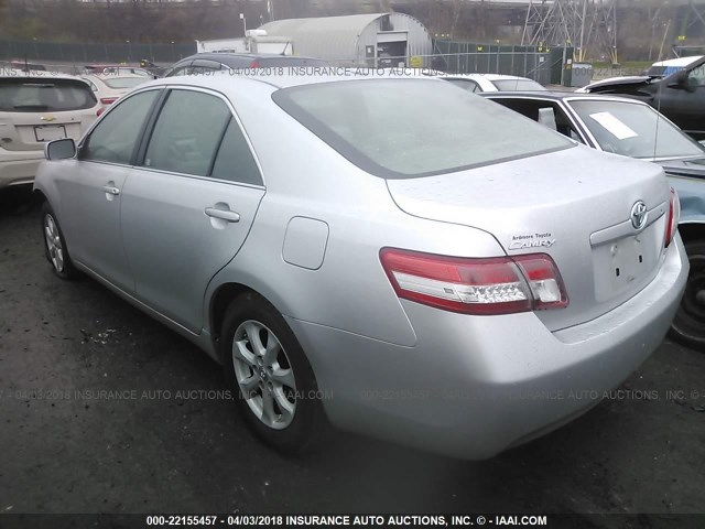 4T1BF3EK0BU758723 - 2011 TOYOTA CAMRY SE/LE/XLE SILVER photo 3