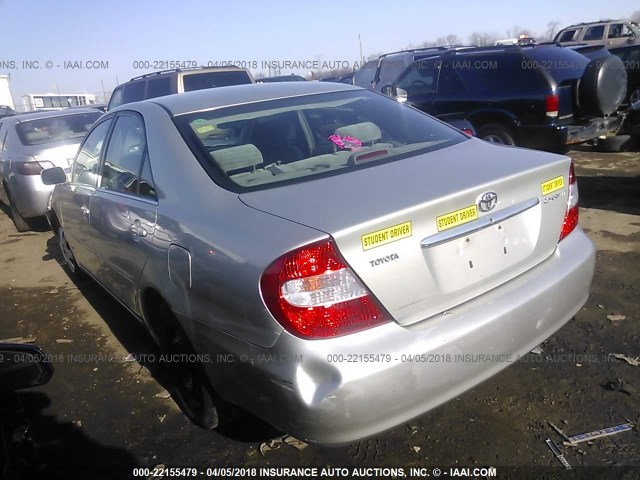 4T1BE32K62U048572 - 2002 TOYOTA CAMRY LE/XLE/SE 银色 照片 3