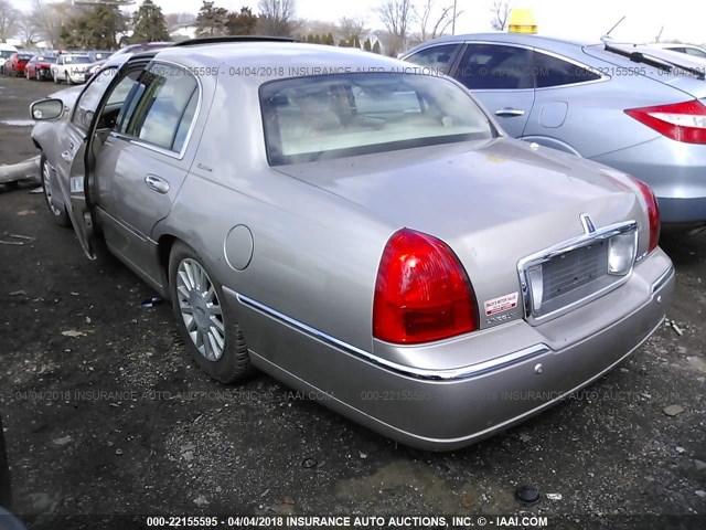 1LNHM82W63Y705166 - 2003 LINCOLN TOWN CAR SIGNATURE TAN photo 3