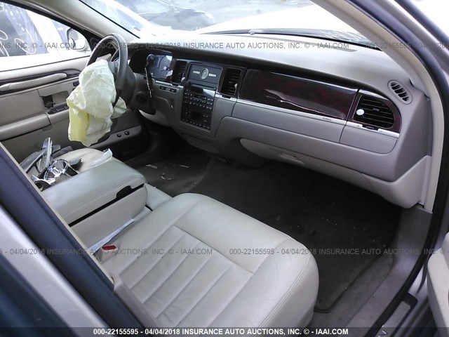 1LNHM82W63Y705166 - 2003 LINCOLN TOWN CAR SIGNATURE TAN photo 5