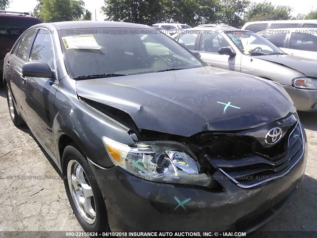 4T4BF3EK8AR025422 - 2010 TOYOTA CAMRY SE/LE/XLE GRAY photo 1