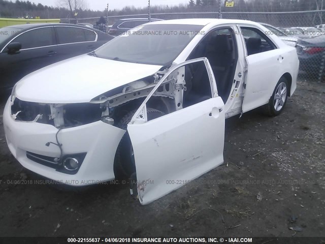 4T1BF1FK3DU698054 - 2013 TOYOTA CAMRY L/SE/LE/XLE WHITE photo 2